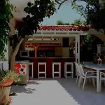 Ξενοδοχείο με διαμερίσματα Minas 2*
